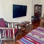 A Rua Mais Badalada Do Leblon